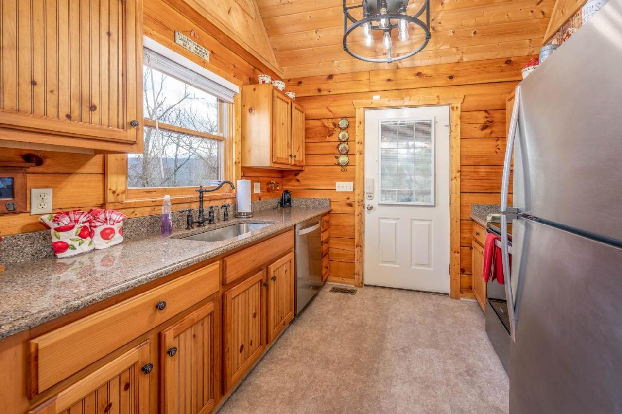 Over The Mountain - Smoky Mountain View Cabin เซอเวียร์วีล ภายนอก รูปภาพ