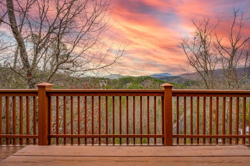 Over The Mountain - Smoky Mountain View Cabin เซอเวียร์วีล ภายนอก รูปภาพ