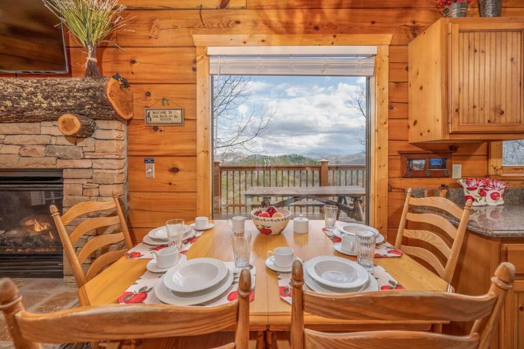 Over The Mountain - Smoky Mountain View Cabin เซอเวียร์วีล ภายนอก รูปภาพ