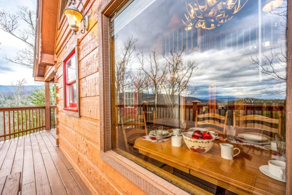 Over The Mountain - Smoky Mountain View Cabin เซอเวียร์วีล ภายนอก รูปภาพ