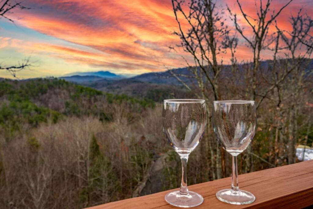 Over The Mountain - Smoky Mountain View Cabin เซอเวียร์วีล ภายนอก รูปภาพ