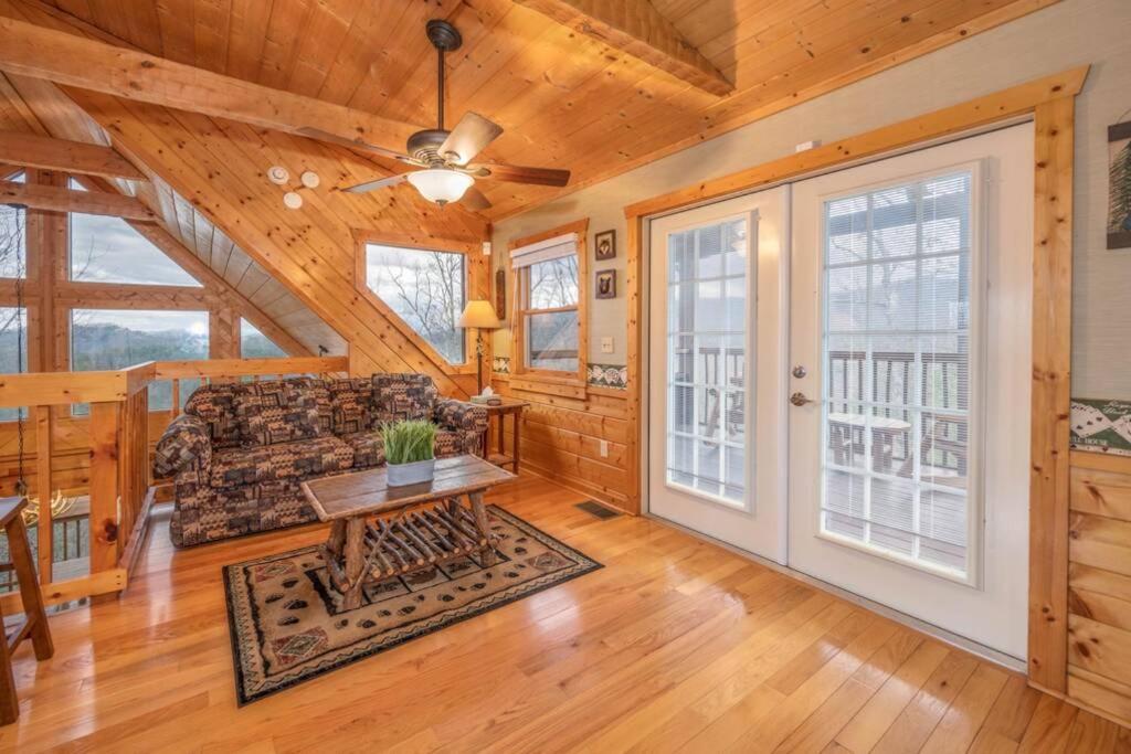 Over The Mountain - Smoky Mountain View Cabin เซอเวียร์วีล ภายนอก รูปภาพ