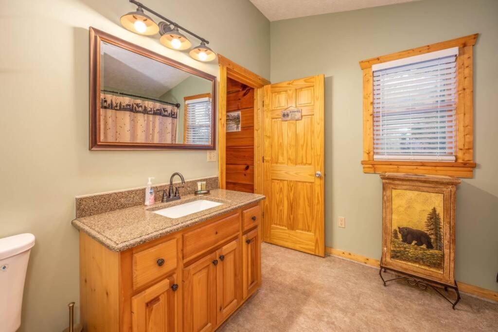 Over The Mountain - Smoky Mountain View Cabin เซอเวียร์วีล ภายนอก รูปภาพ