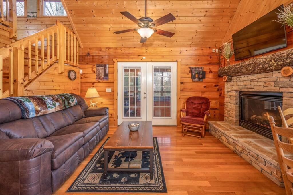 Over The Mountain - Smoky Mountain View Cabin เซอเวียร์วีล ภายนอก รูปภาพ