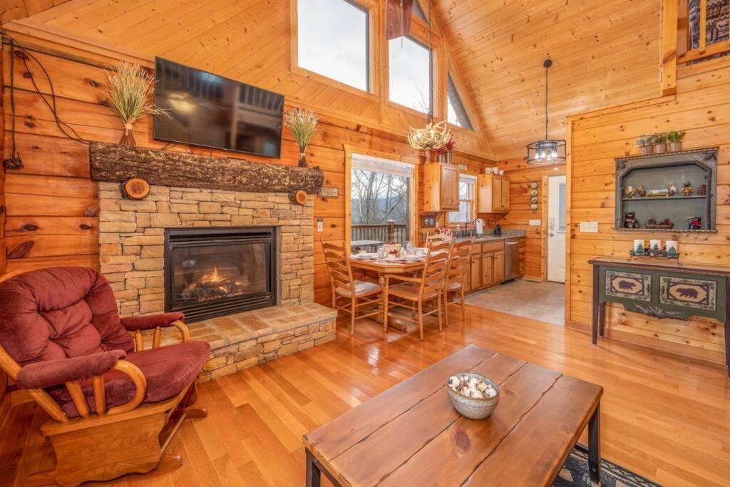 Over The Mountain - Smoky Mountain View Cabin เซอเวียร์วีล ภายนอก รูปภาพ