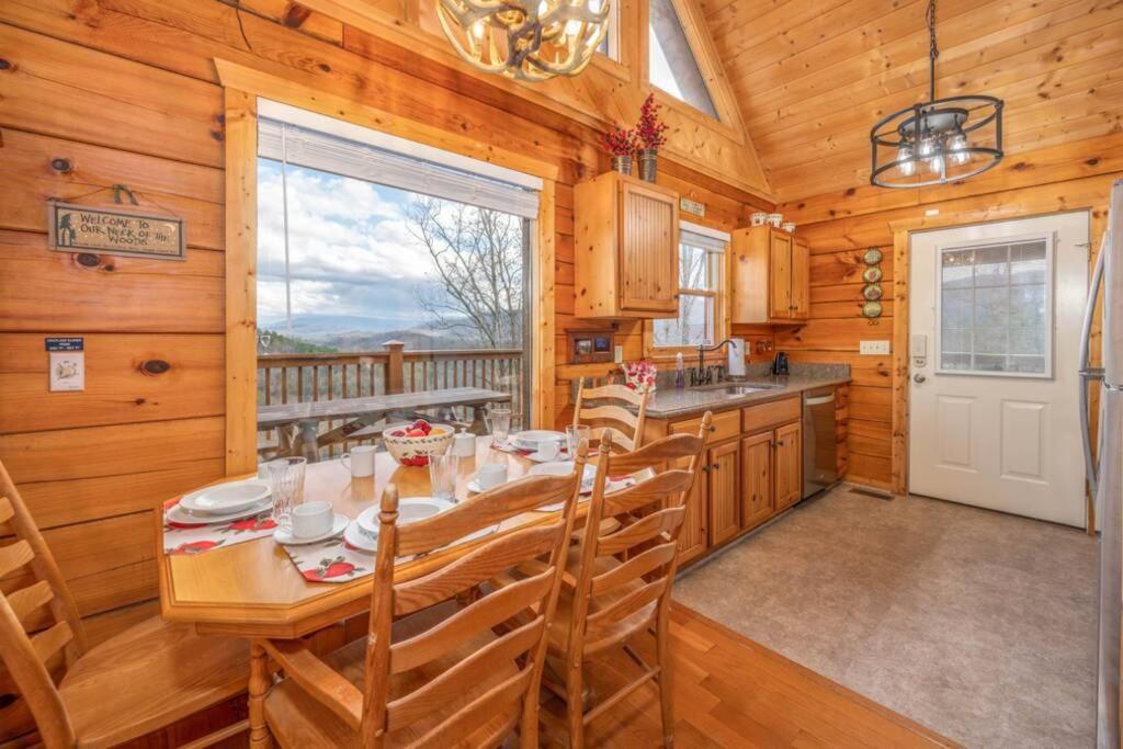 Over The Mountain - Smoky Mountain View Cabin เซอเวียร์วีล ภายนอก รูปภาพ